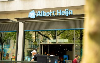 Naast vlees met eiwit uit bloedplasma, nu ook koemelk met tuinboneneiwit bij Albert Heijn