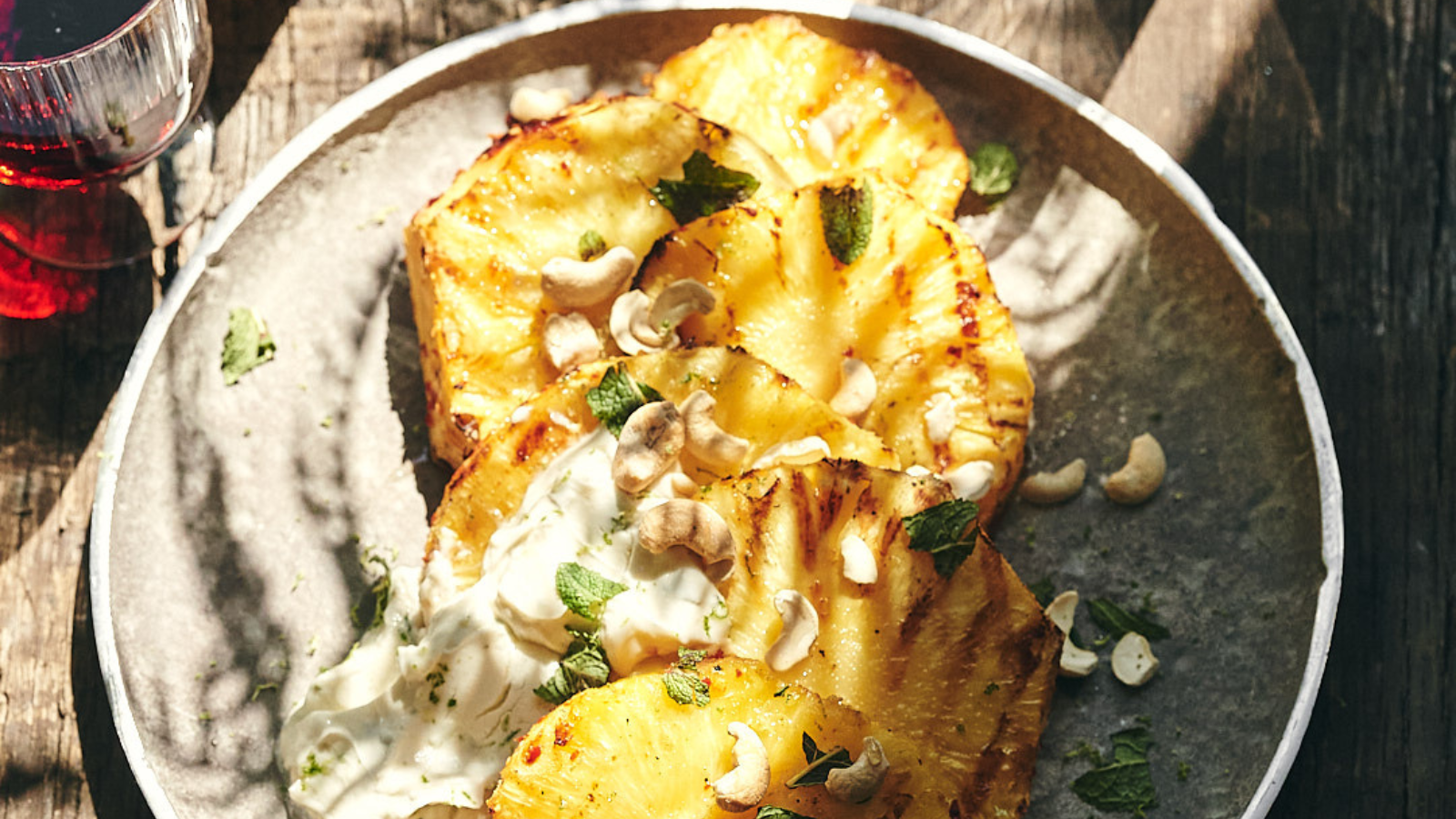 Ananas met rum en limoenmascarpone 