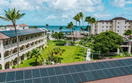 Arubaanse hotelier Ewald Biemans bewijst hoe luxe reizen en duurzaamheid samen kunnen gaan
