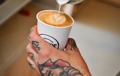 Koffiebar Bakkie 040 in Eindhoven wordt gerund door dak- en thuislozen