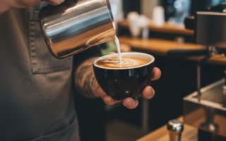 Cacao-drankjes: van wellnesshype naar serieuze koffievervanger