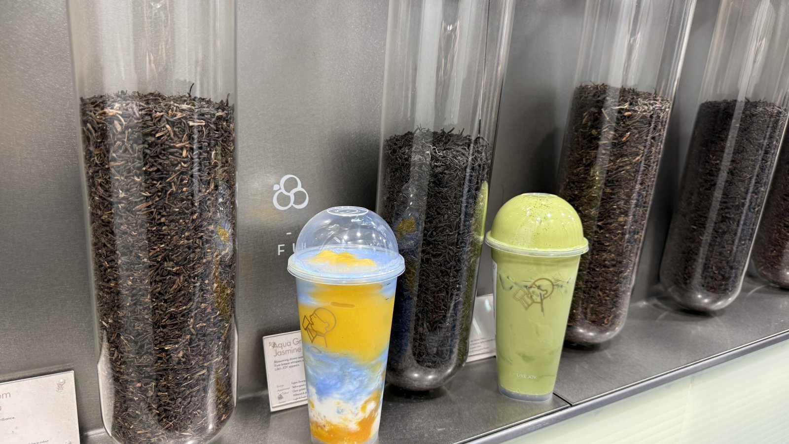 Blue coconut cloud en matcha mochi drinks