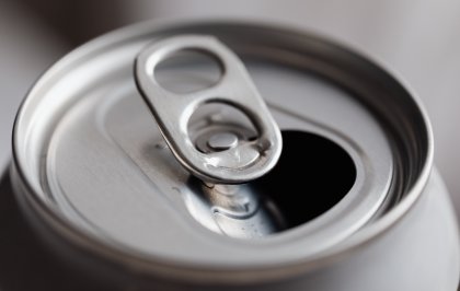 Coca-Cola en Pernod Richard slaan handen ineen voor cocktails in blik 