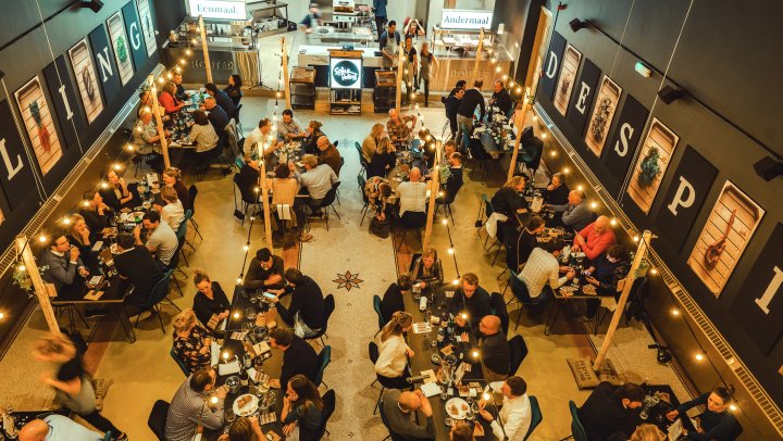 Hoe je aan tafel met elkaar reconnect, in de kerk en in de kroeg 