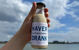 De Veldfabriek lanceert verse havermelk speciaal voor Rotterdamse horeca en retail