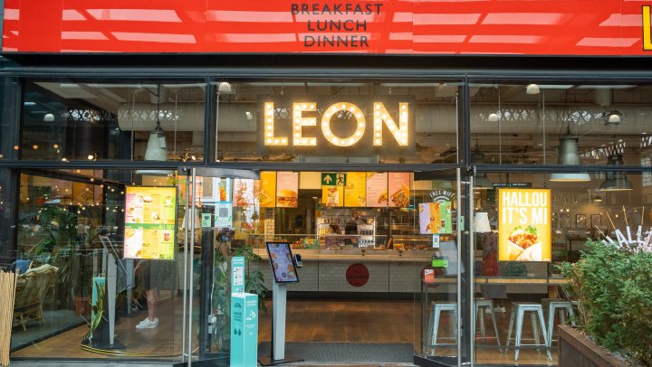 Supergroeier EG Group opent LEON bij tankstation