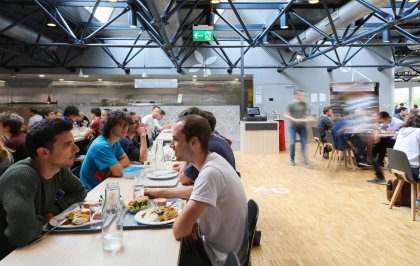 Chef-kok Bruno Rossignol zet universiteitscatering in Zwitserland op zijn kop