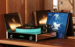 Bij Onda in Den Haag mogen gasten hun eigen vinylplaten draaien