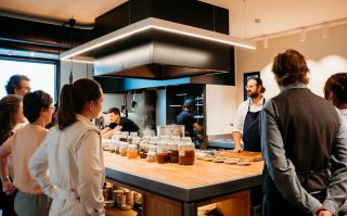 Zo creëren restaurants extra waarde met een rondleiding, vuur en storytelling