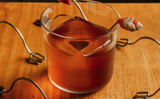 De nieuwe cocktailkeuken: wat Lady Bee uit The World's 50 Best Bars anders doet