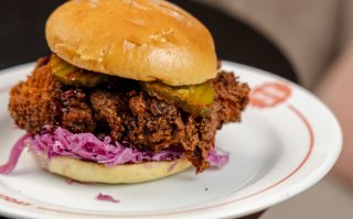 Broodjestester Friso Nelis opent BUNS in Amsterdam