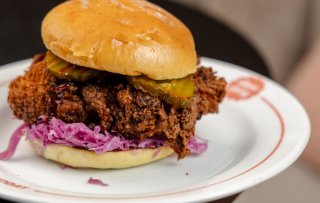 Broodjestester Friso Nelis opent BUNS in Amsterdam