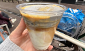 Iced coffee, cold matcha en andere refreshers: de opmars van koude dranken