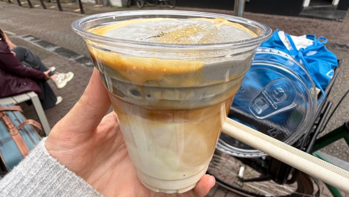 Iced coffee, cold matcha en andere refreshers: de opmars van koude dranken