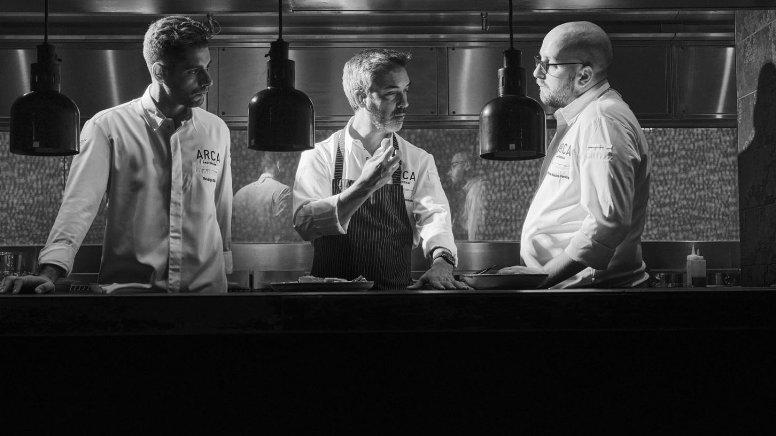 In het midden  chef Henrique SÃ¡ Pessoa van ARCA