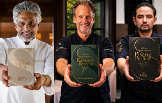 Dick Middelweerd, Soenil Bahadoer en Nelson Tanate creëren chocoladeletters voor Jamin