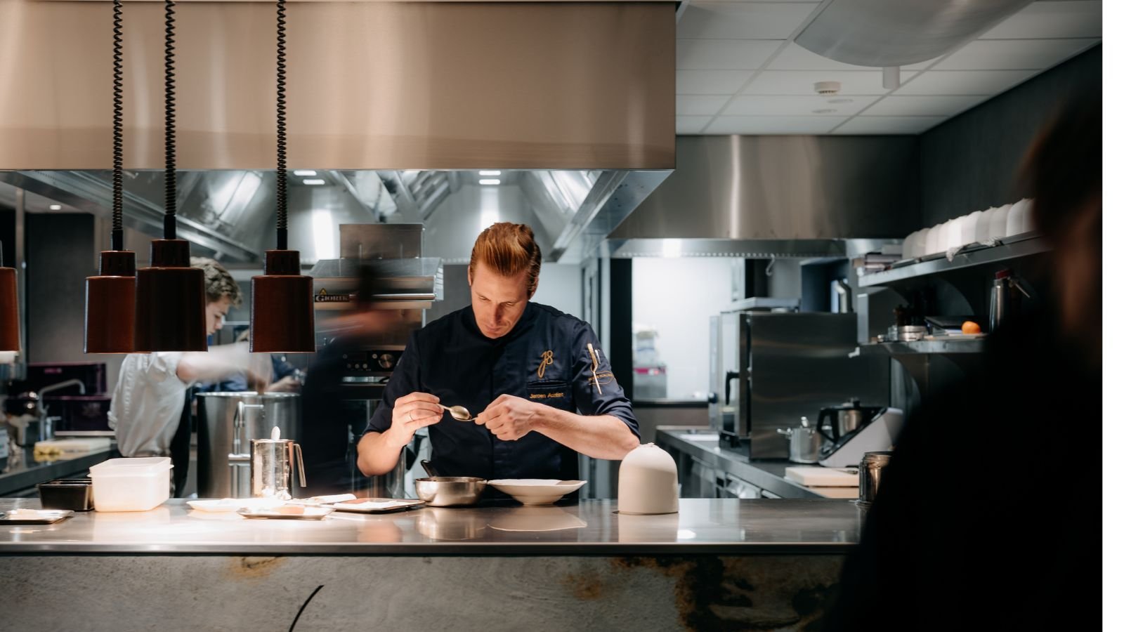 Jeroen Achtien in de keuken van Inter Scaldes