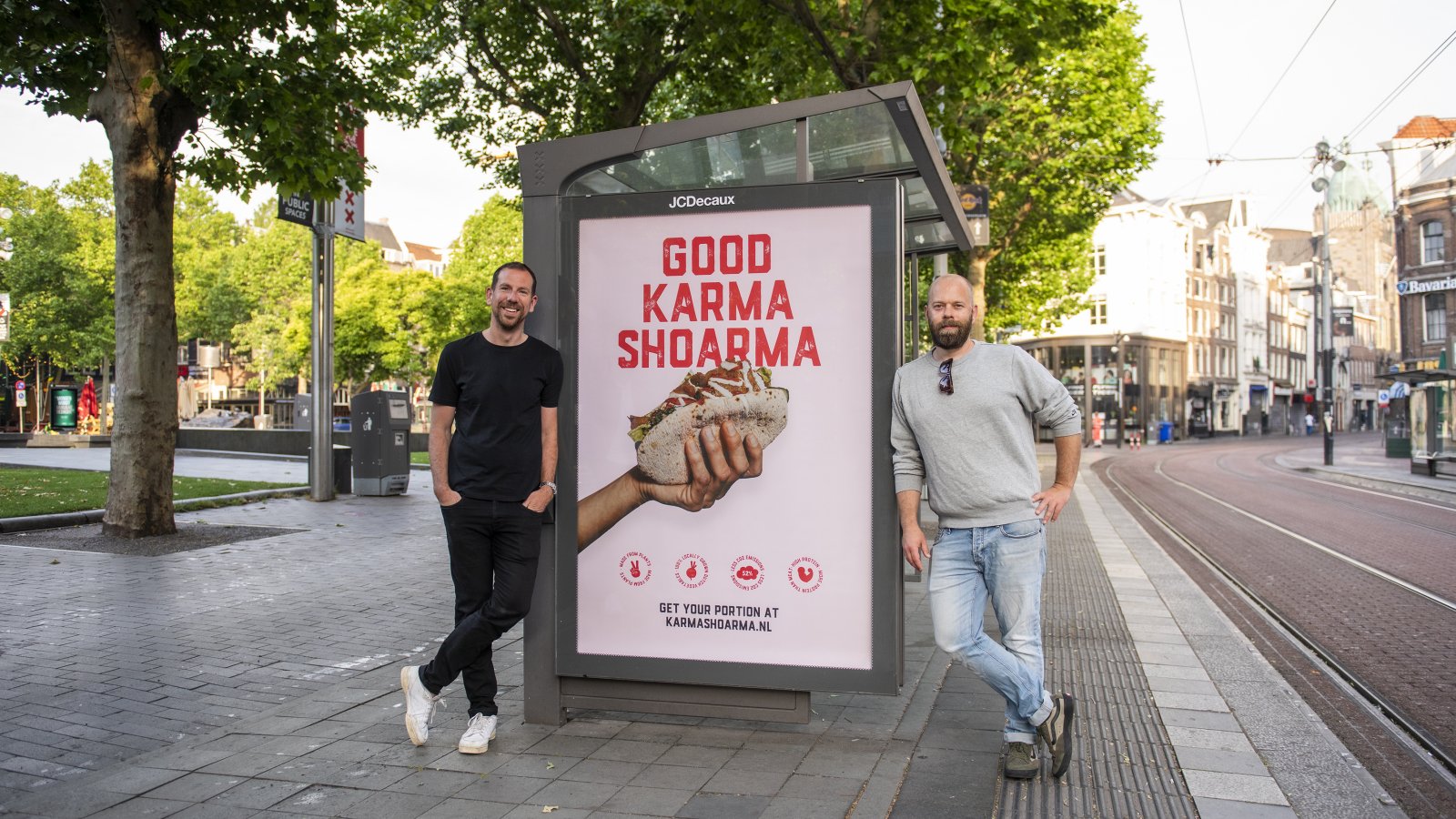 Marcel van der Heijden en Pascal Labrie bij Karma Kebab reclame