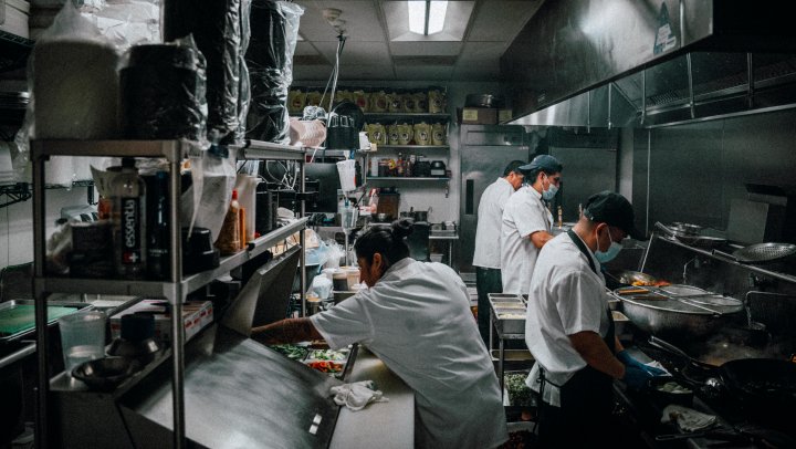 Een kijkje in de keuken van dark kitchen Kitchen United in New York 