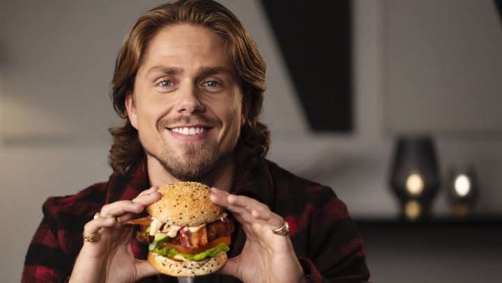 Na Robert Kranenborg zit nu ook André Hazes in de hamburgers