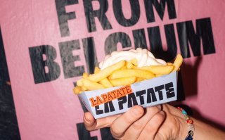 Vlaamse YouTuber Average Rob lanceert frietkotketen La Patate