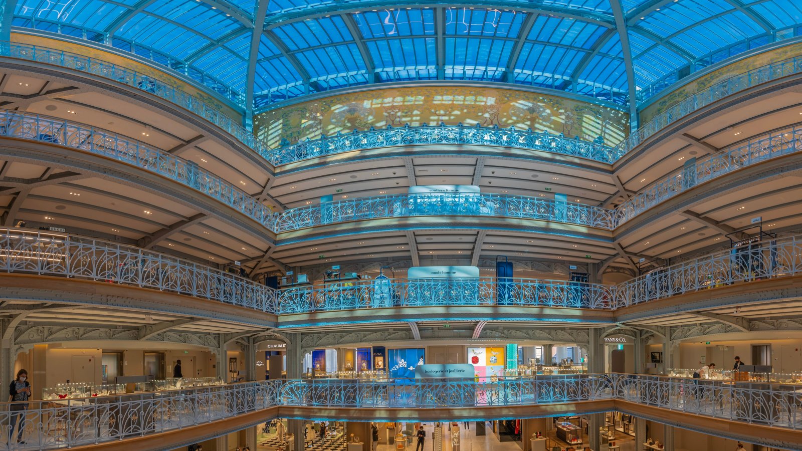 Interieur van La Samaritaine in Parijs