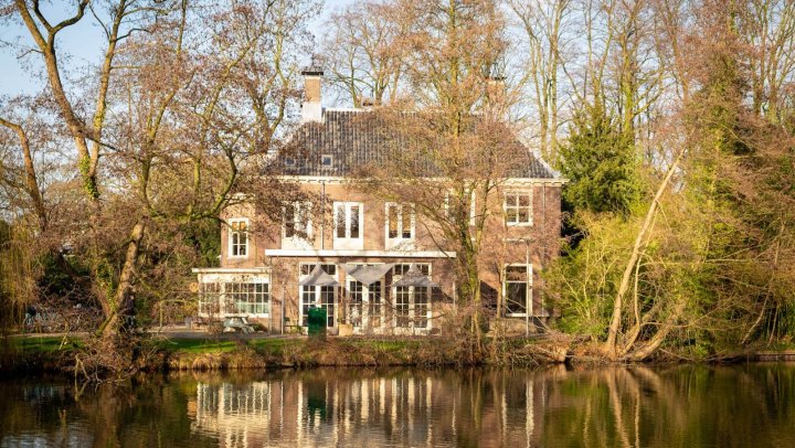 Iedereen schuift aan bij park- en buurtrestaurant Landhuis in de Stad