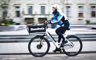  Één op de acht Nederlanders laat eens per week eten bezorgen