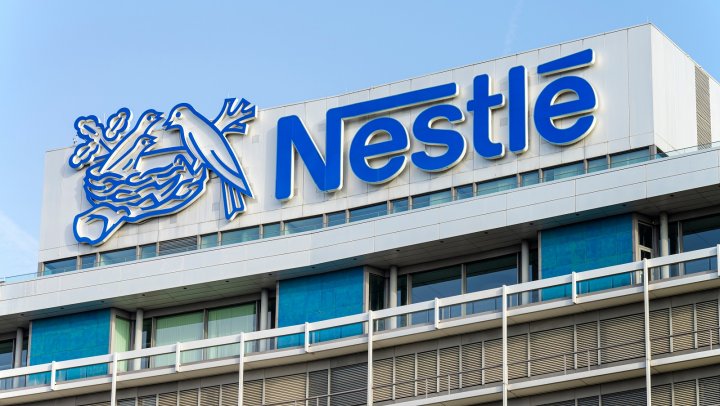 Nestlé verzet in hoog tempo de bakens