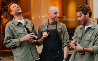 Bij No Nonsense in hartje Amsterdam kost een hoofdgerecht €15 en bier nog geen €3