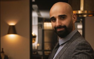Ramez Ramzy haalt voet van gaspedaal: “ik wilde te snel met mijn horeca-imperium”