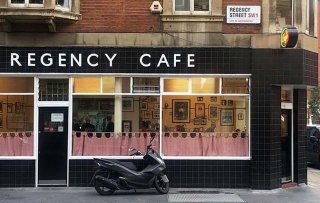Waarom The Regency Café in Londen al 80 jaar populair is