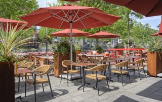 Zo transformeer je een saai terras in dé hotspot van het jaar