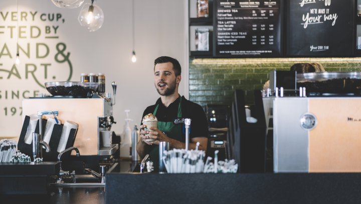 Bizz & Dis | De eerste Starbucks drive-through van Nederland en ander zakennieuws