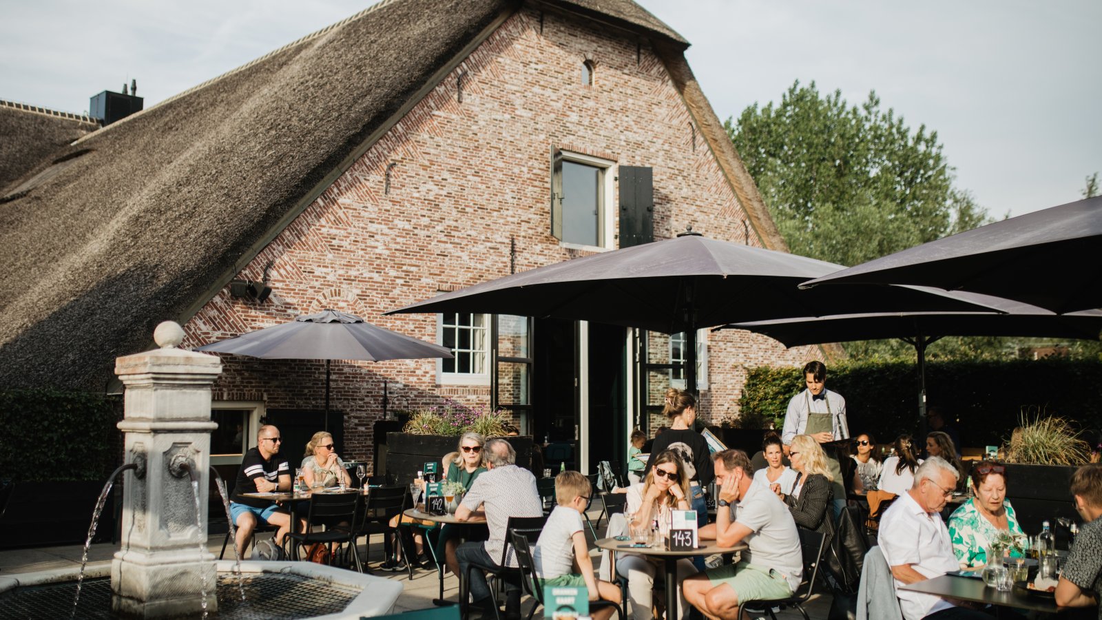 Terras Dengh achterzijde, foto door  Elke Smit
