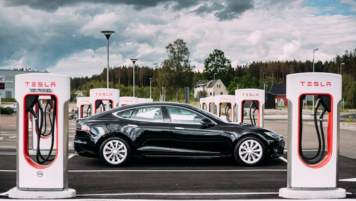 Tesla zet zijn zinnen op horeca bij laadstations