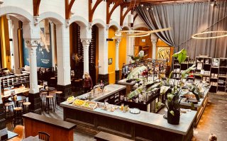 Op trendtour door Leeuwarden: van 'banketjuwelier' tot AI-hotel 