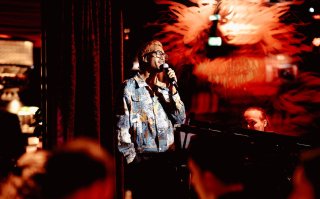 Dit restaurant heeft naast een chef-kok ook een entertainment director