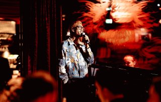 Dit restaurant heeft naast een chef-kok ook een entertainment director