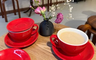 Wanakam opent als all-day chai- en wijnbar in Amsterdam