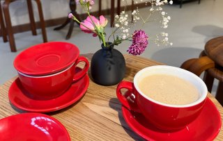 Wanakam opent als all-day chai- en wijnbar in Amsterdam