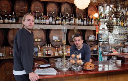 Vier jonge ondernemers nemen een van de oudste cafés van Amsterdam over