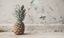 Kroonloze ananassen in de schappen van Albert Heijn