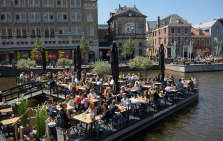 Bomvol terras? Zo houd je grip op je personeelskosten