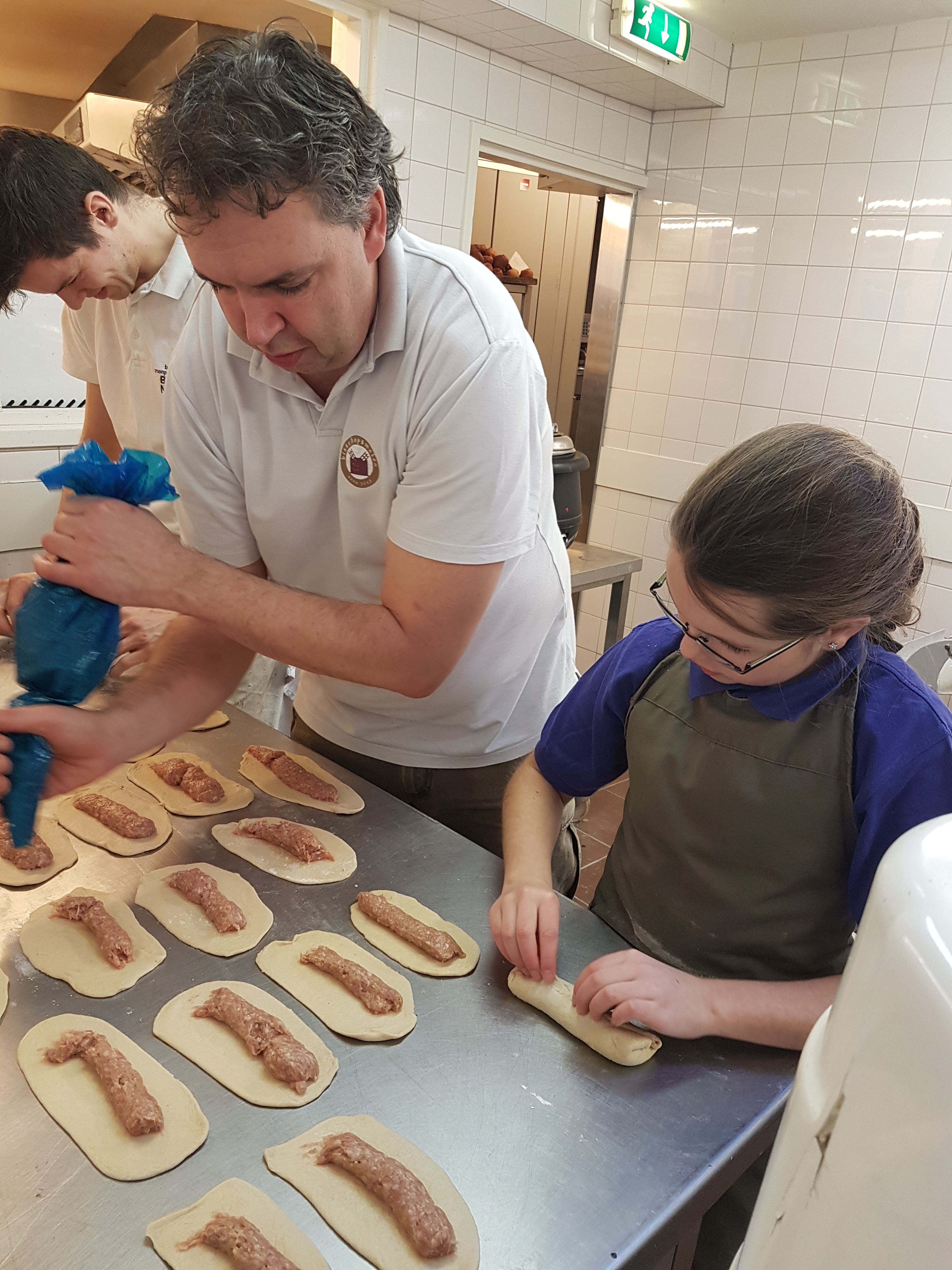 Frank van Eerd laat het bakkersvak zien