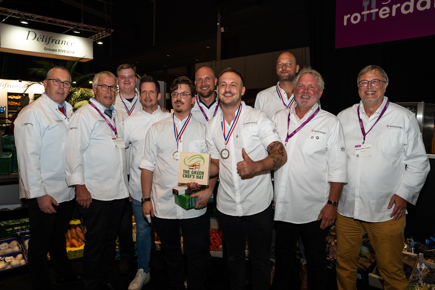 Deelnemers en jury. V.l.n.r.: Waldrik Kremer, Bert van Manen, Youri Hiemstra, Michaël Vrijmoed, Timoti Jongsma, Hans Everse, Yornie van Dijk, Joram Timmerman, Albert Kooy, Frank Fol