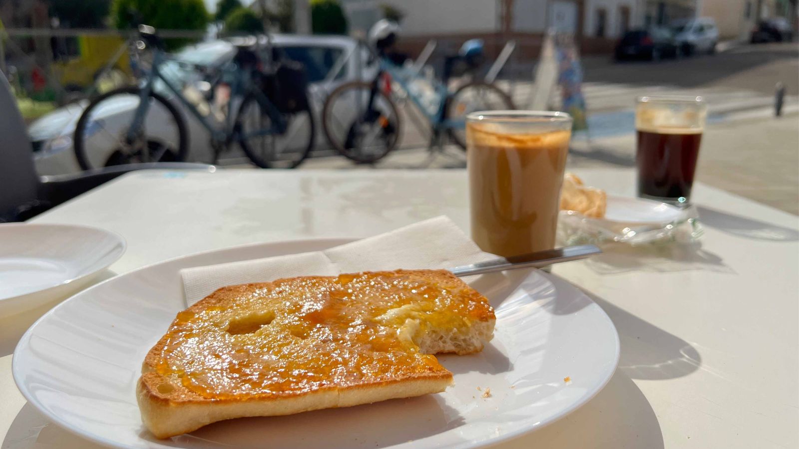 Dag 6 - Plasencia, jamtoast met koffie