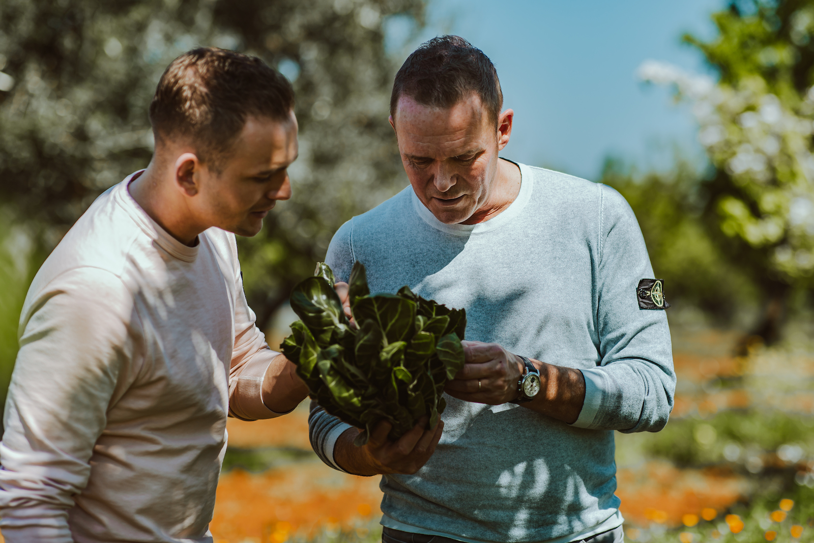 Julien (l) en Erik van Loo tijdens een reis in Puglia | Foto door: Nina Slagmolen