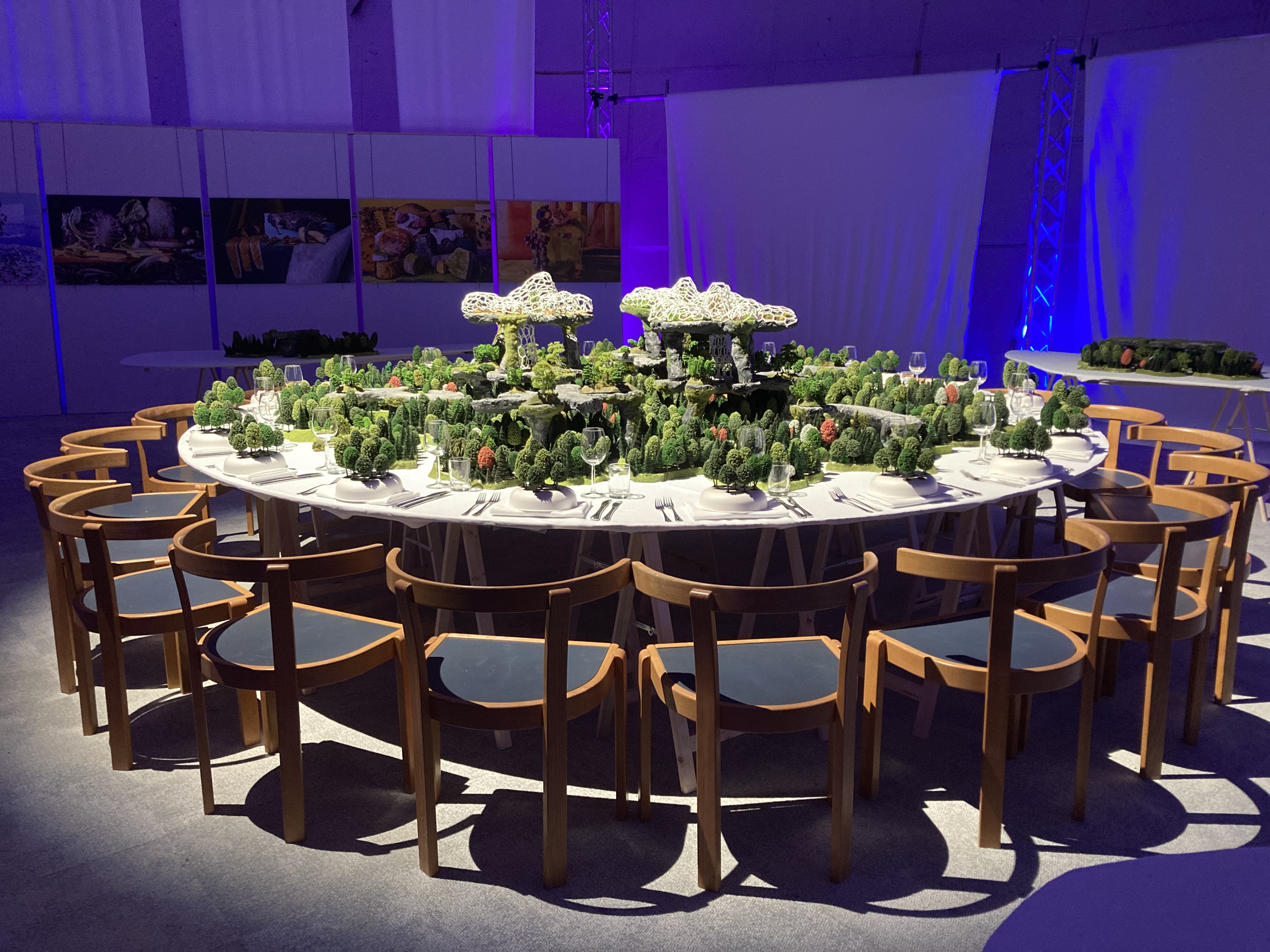 Tafel in de Stingerbol voor The Future Food City