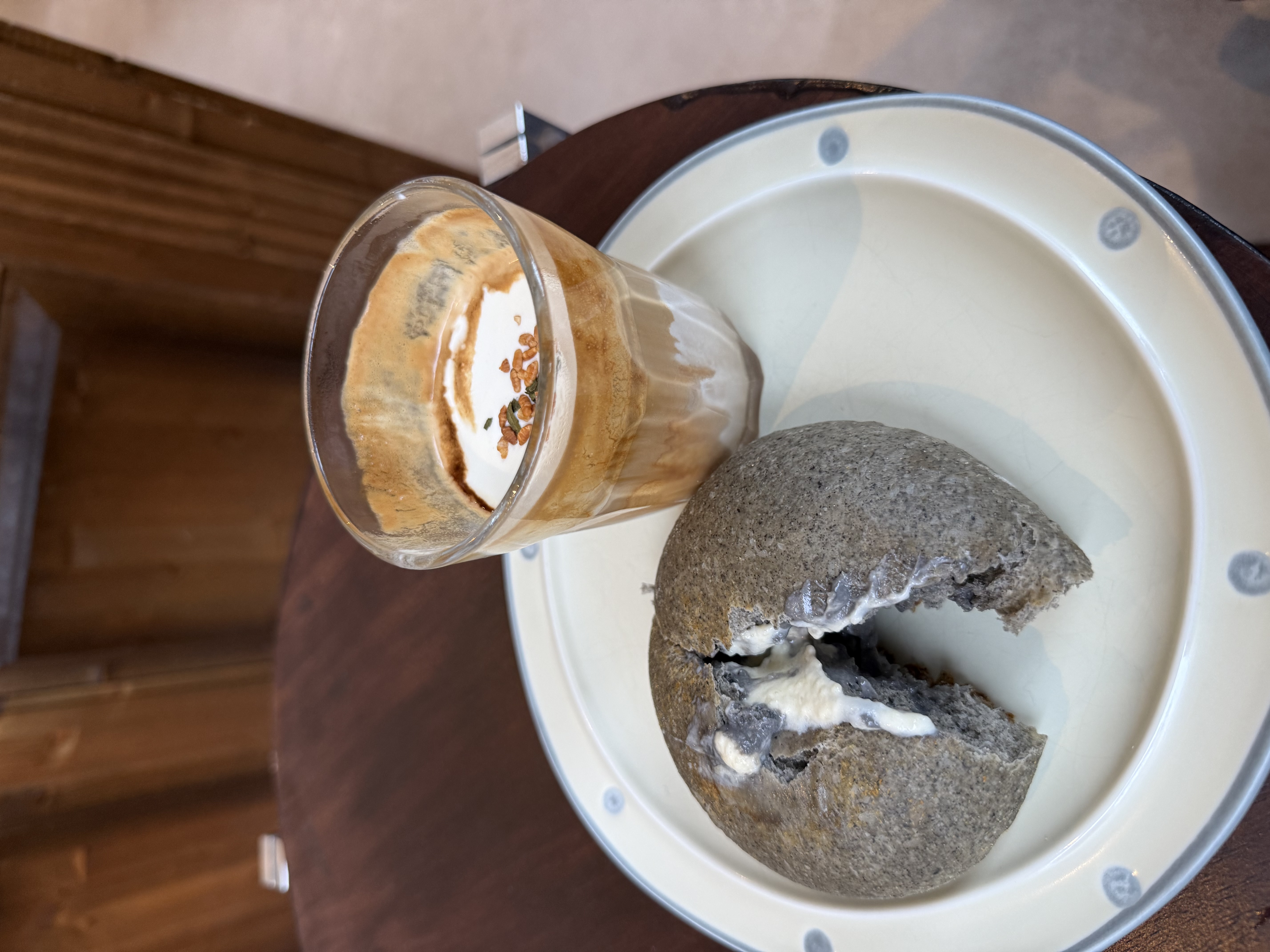 Genmaicha dirty en een sesam mochi bun